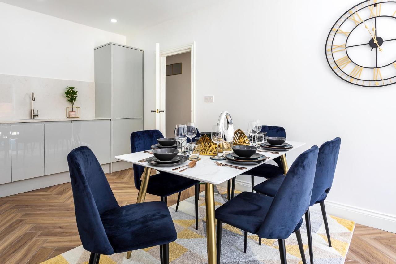 Stunning West Garden Flat 4bed 2 Bath Free Parking 10 Occupancy * Londra
