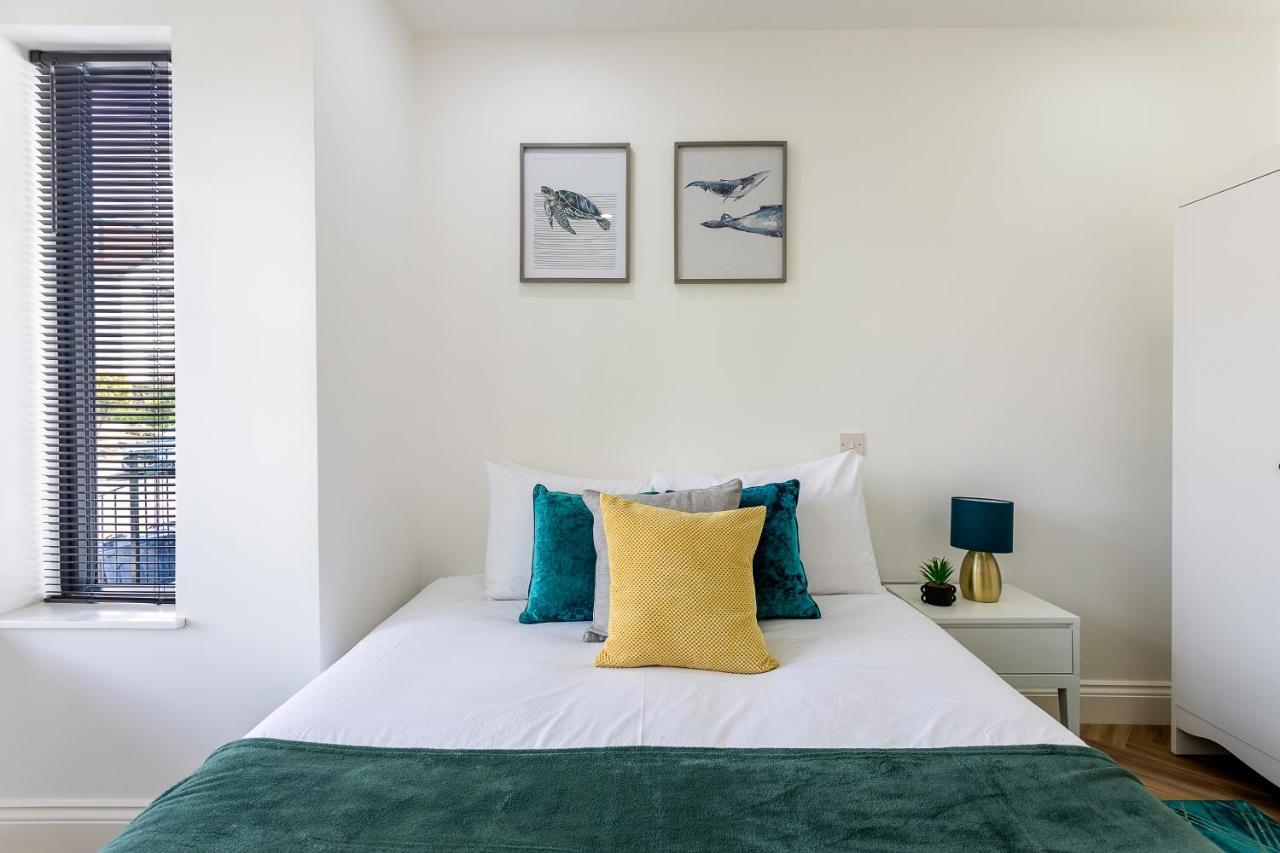 Stunning West Garden Flat 4bed 2 Bath Free Parking 10 Occupancy * Londra