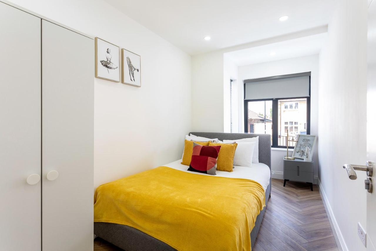 Stunning West Garden Flat 4bed 2 Bath Free Parking 10 Occupancy Appartamento Londra