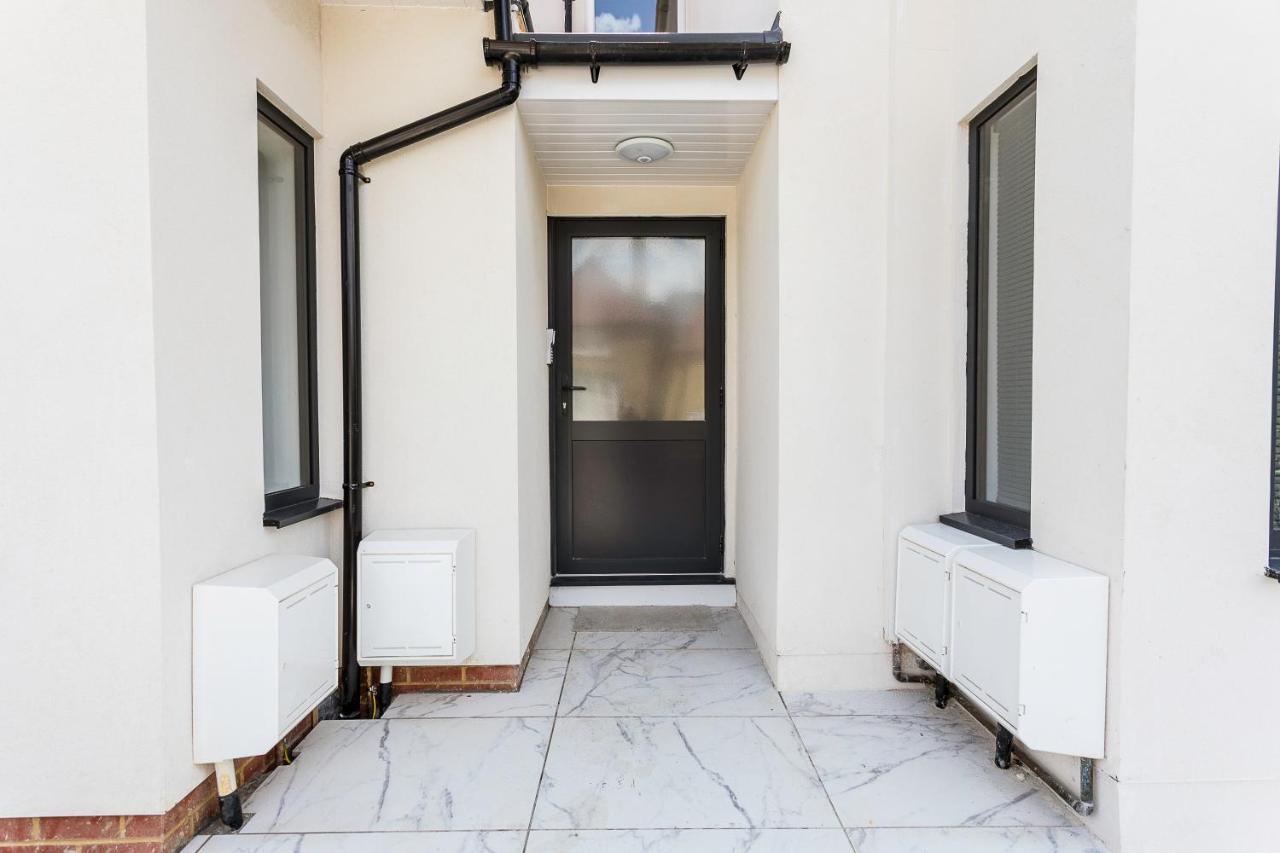 Stunning West Garden Flat 4bed 2 Bath Free Parking 10 Occupancy * London