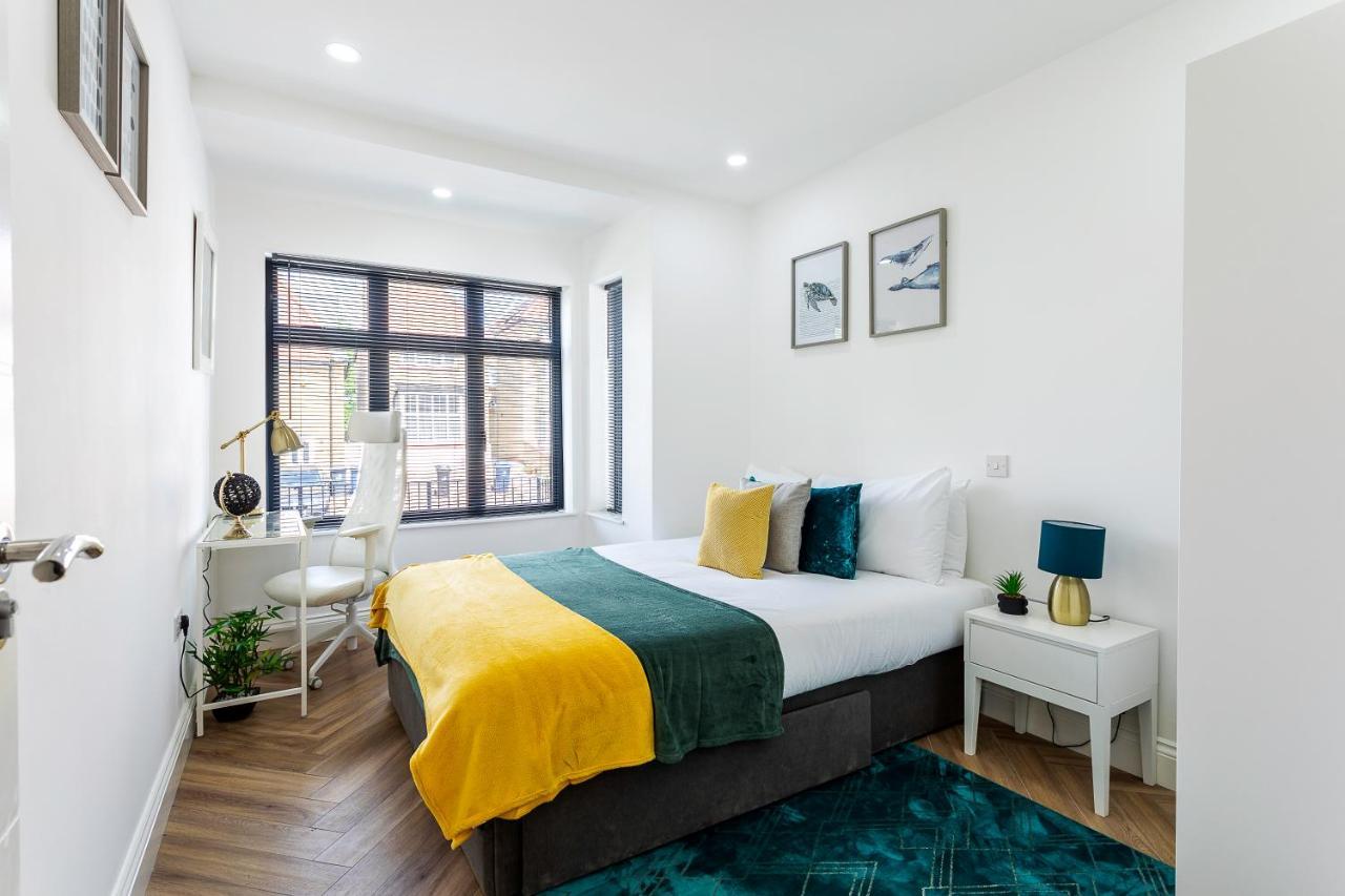 Stunning West Garden Flat 4bed 2 Bath Free Parking 10 Occupancy London