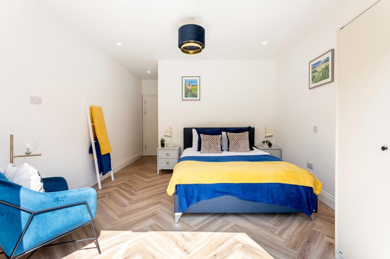 Stunning West Garden Flat 4bed 2 Bath Free Parking 10 Occupancy * London