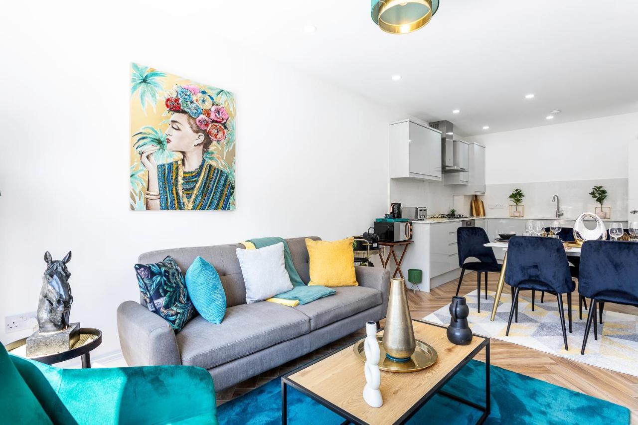 Stunning West Garden Flat 4bed 2 Bath Free Parking 10 Occupancy Apartment