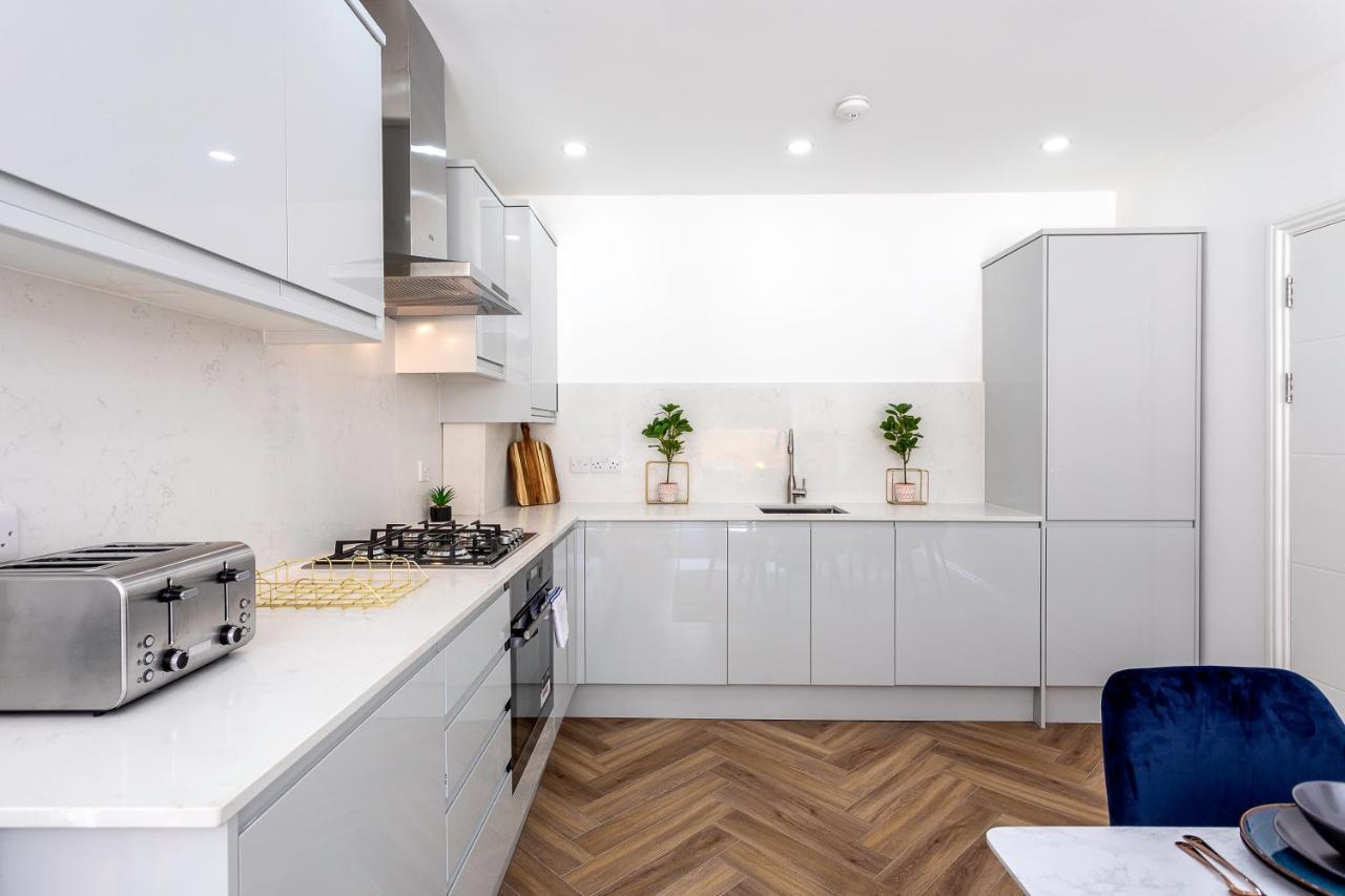 Stunning West Garden Flat 4bed 2 Bath Free Parking 10 Occupancy *
