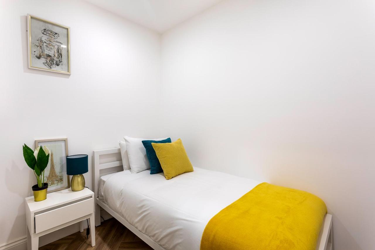 Stunning West Garden Flat 4bed 2 Bath Free Parking 10 Occupancy